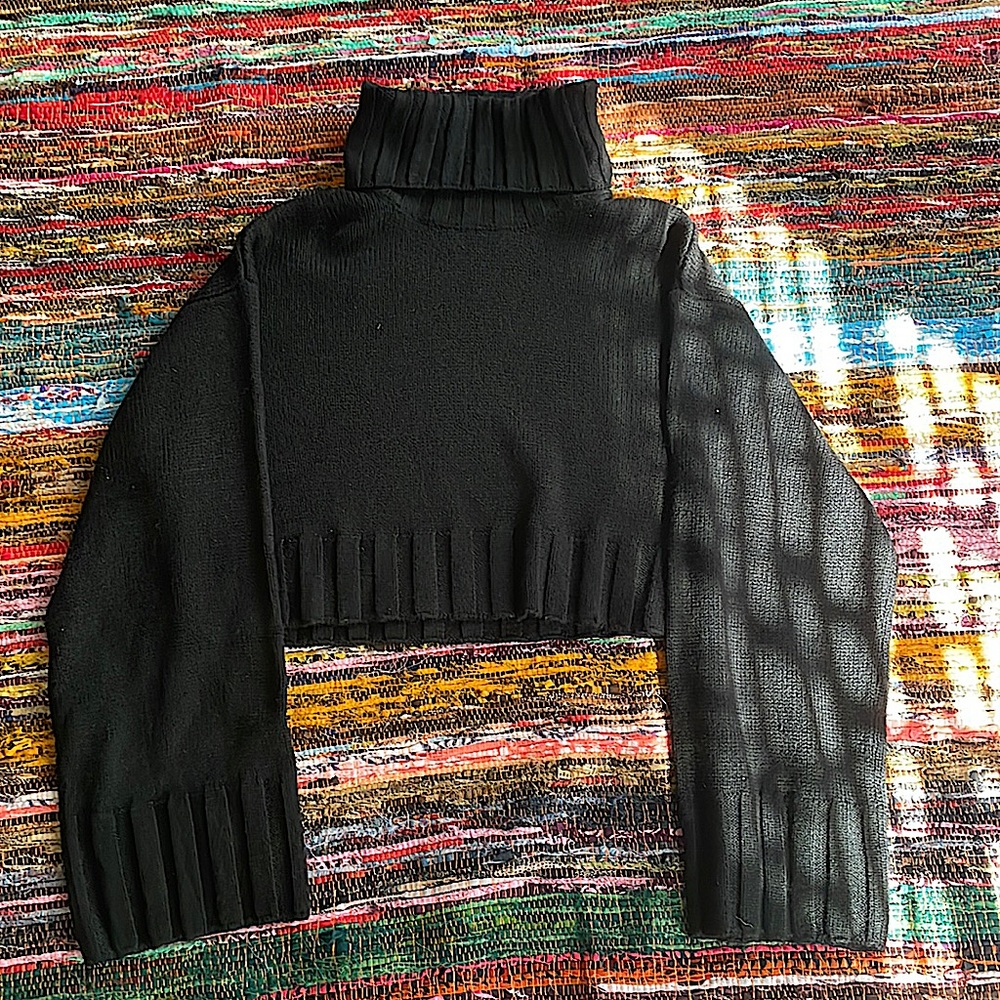 ✨Cropped Turtleneck Sweater✨